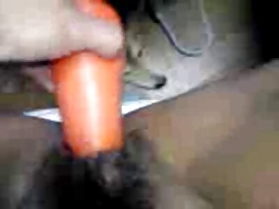 Corsetul și șosetele sunt cea mai clipurixx bună ținută pentru o petrecere